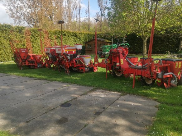 Verkoop landbouwmachines Wieze (Lebbeke), Oost-Vlaanderen