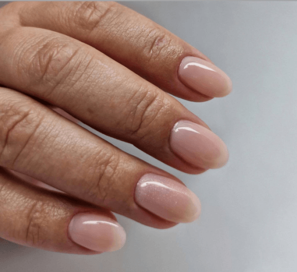 Gelnagels zetten Deinze, Oost-Vlaanderen