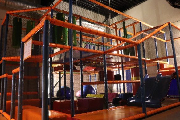 Steengrillen, Bowlen, Bowlingbaan, Bowlingbaan reserveren, Kinderparty's, Discobowlen in Roeselare, West-Vlaanderen