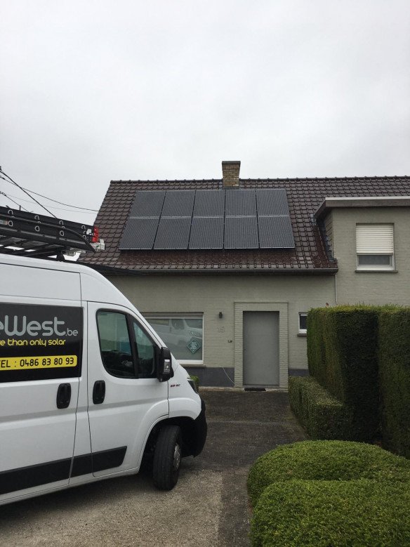 Het plaatsen van zonnepanelen, Reinigen van zonnepanelen, Warmtepompboilers, Herstellen van omvormer zonnepanelen, Elektriciteit van zonnepanelen, Dakisolatie, Solarwatt zonnepanelen, Glas-glas zonnepanelen in Oudenburg, West-Vlaanderen