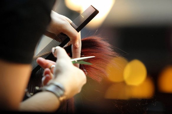 Herenkapper, Dameskapper, Bruidskapsels, Gelaatsverzorging, Make-up laten doen, Gelnagels laten zetten, Hairextensions zetten, Goldwell producten, Germaine de Capuccini producten, Make-up & skin care Artdeco in Ledegem, West-Vlaanderen