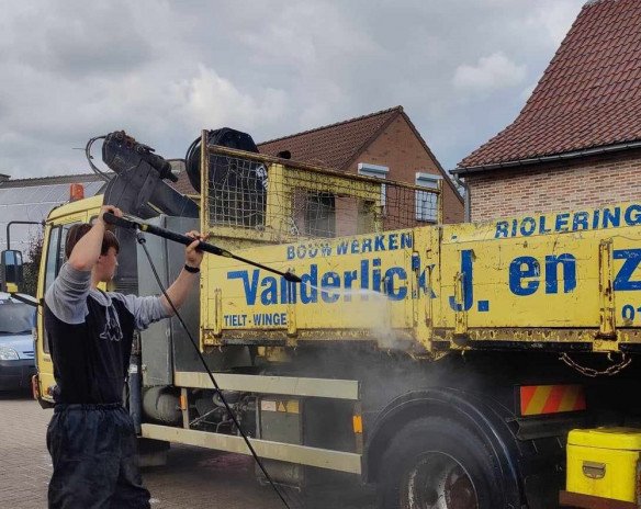 Hogedrukreiniging vrachtwagens, containers en graafmachines Zaventem, Vlaams-Brabant