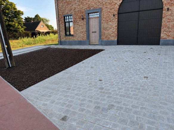 Aanleggen van opritten Wichelen, Oost-Vlaanderen